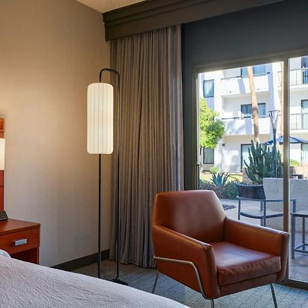 Courtyard By Marriott Phoenix North Exterior photo