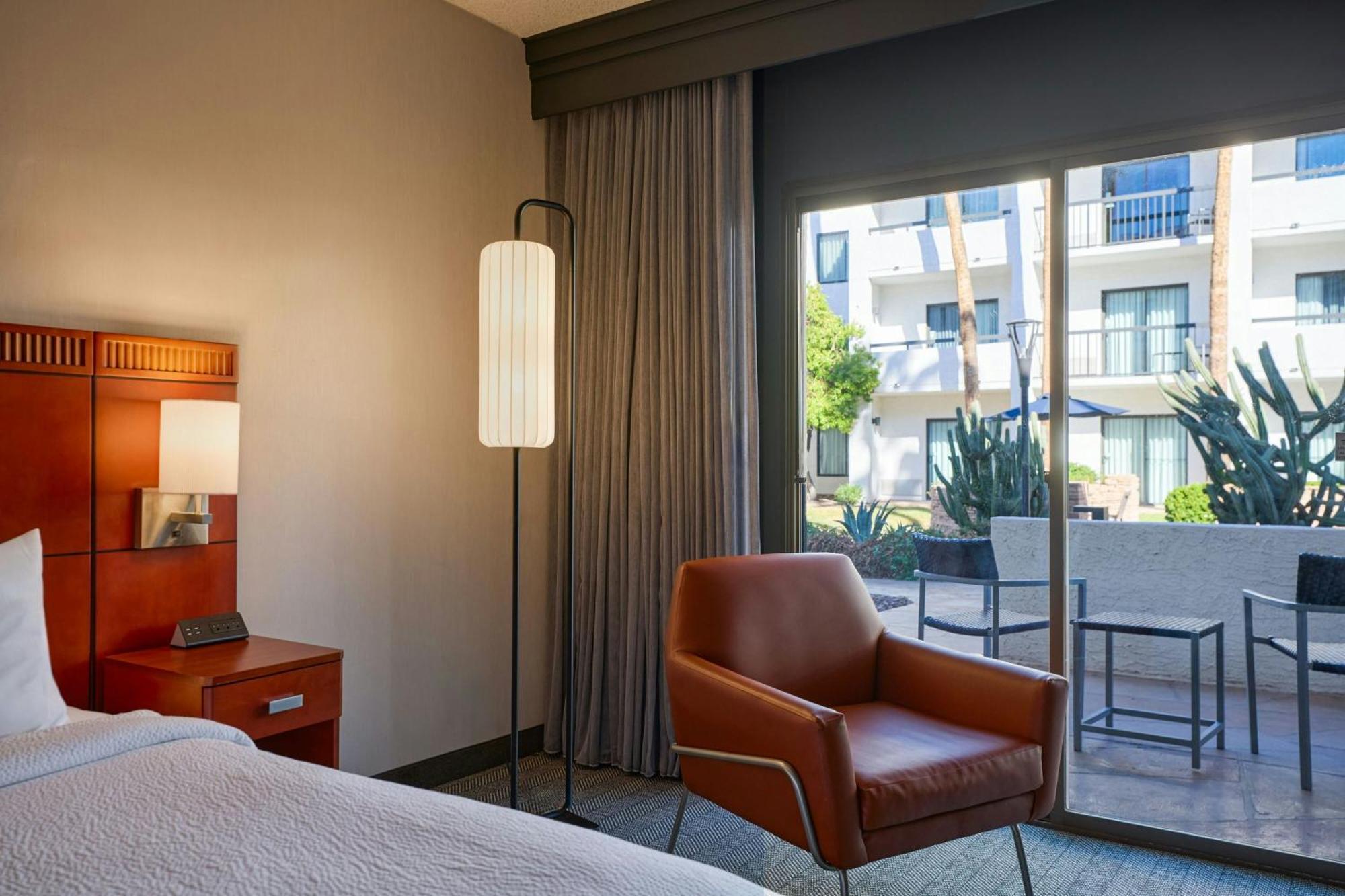 Courtyard By Marriott Phoenix North Exterior photo